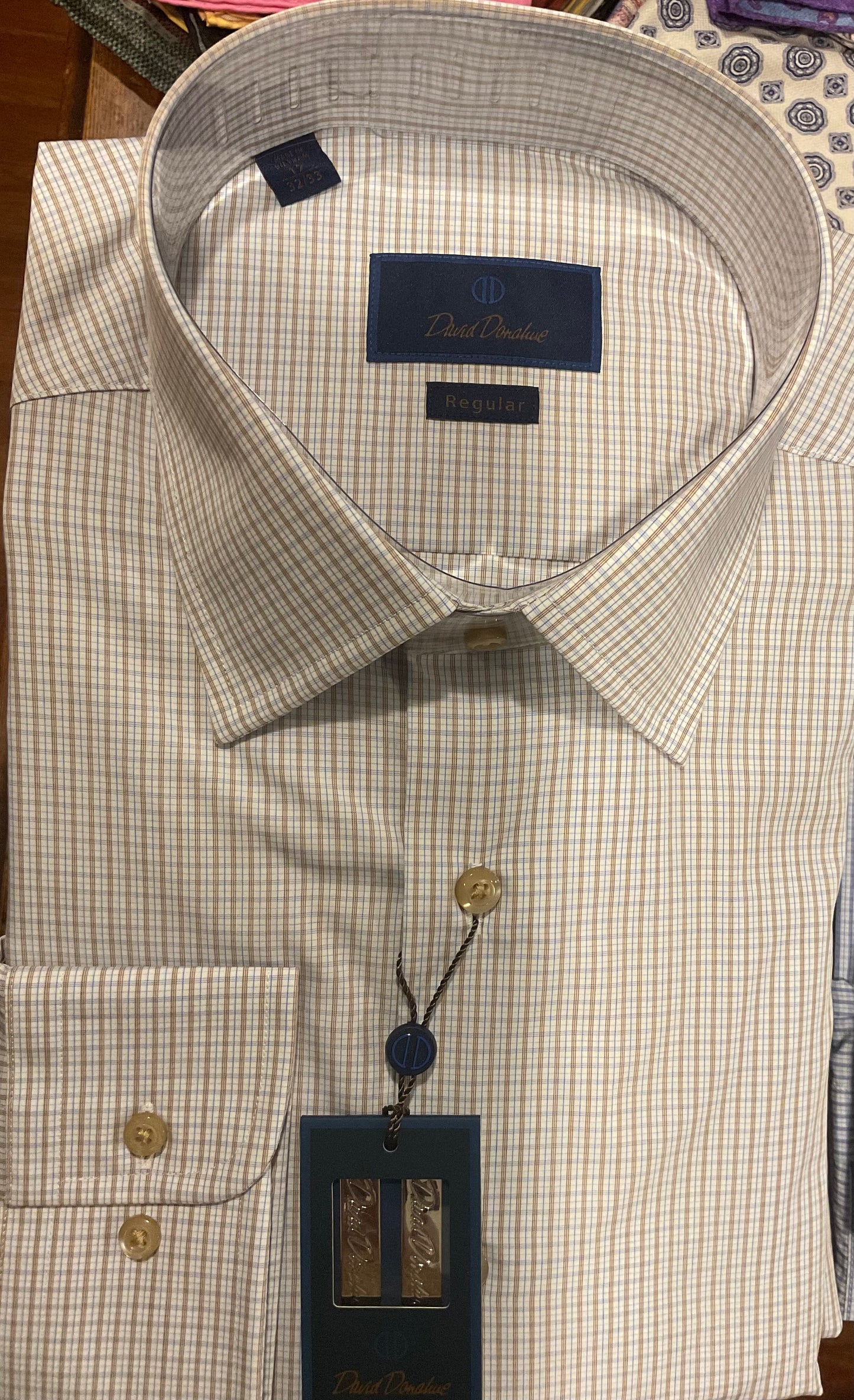 DD reg fit wht/chocolate shirt.